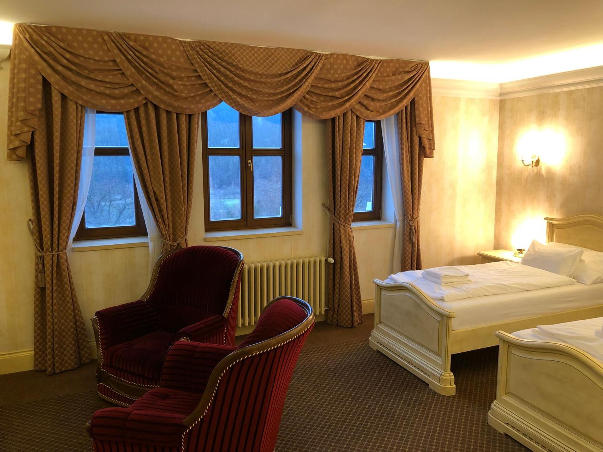 Hotel Chateau Cihelny Karlsbad Buitenkant foto