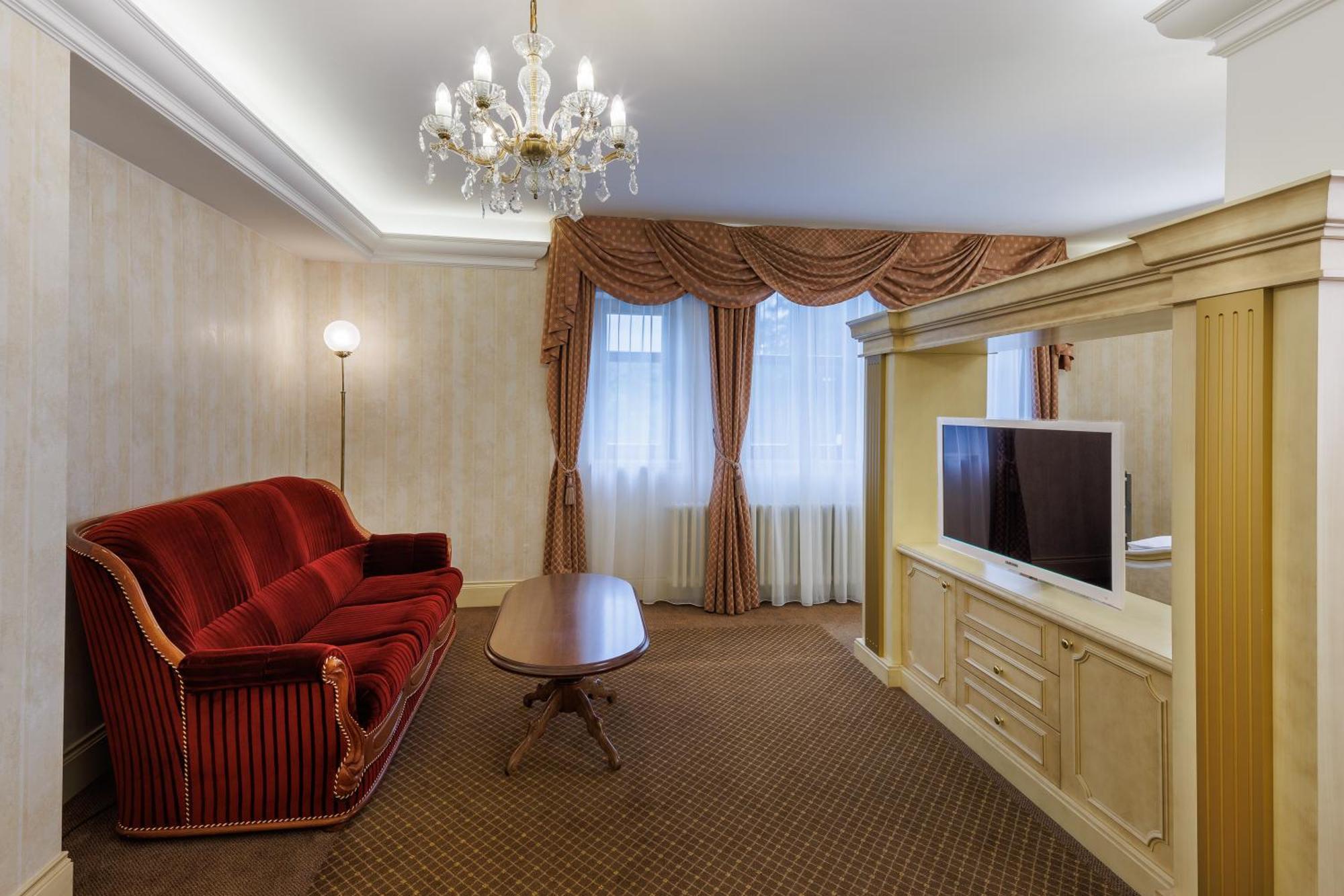 Hotel Chateau Cihelny Karlsbad Buitenkant foto