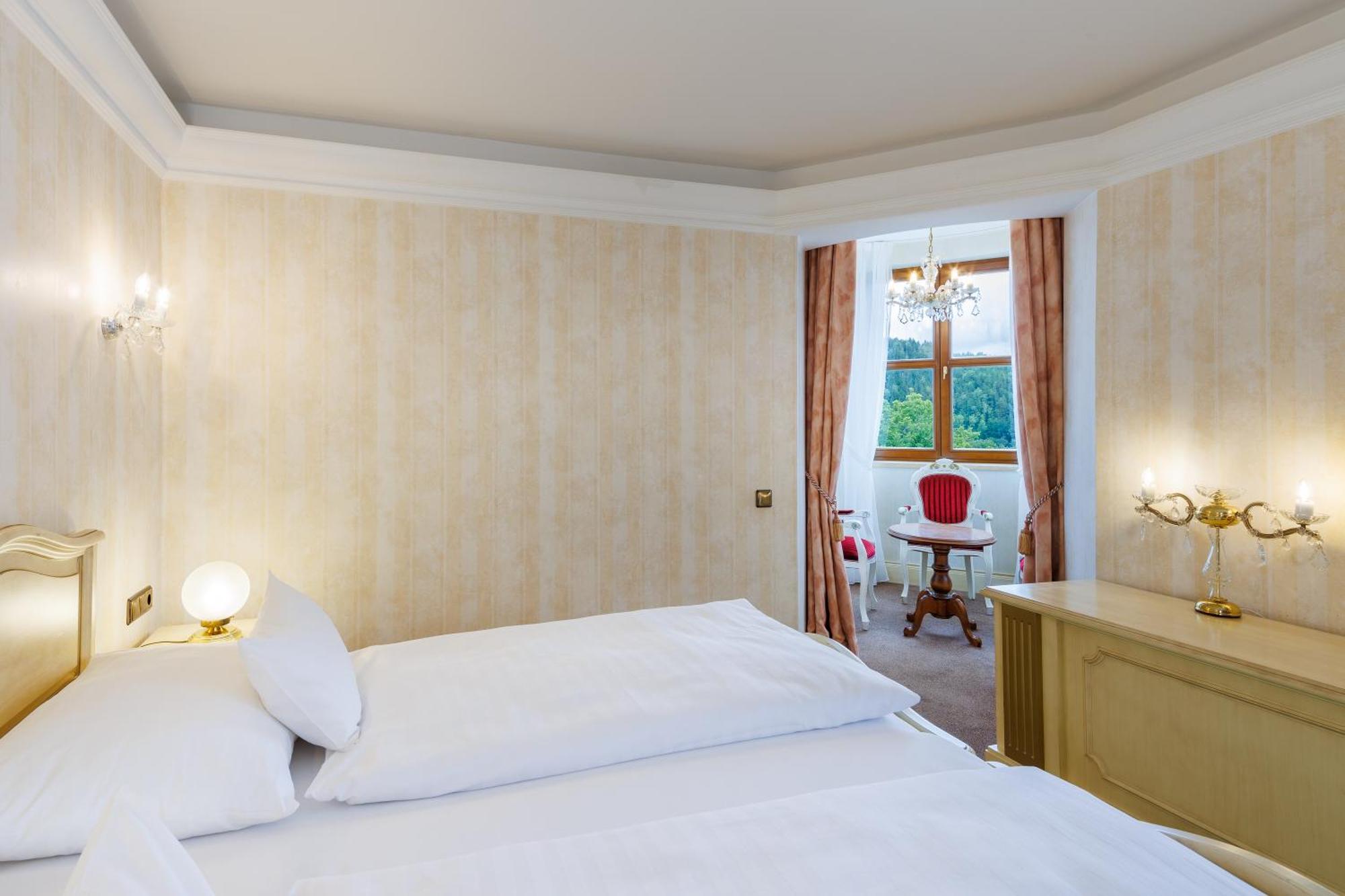 Hotel Chateau Cihelny Karlsbad Buitenkant foto