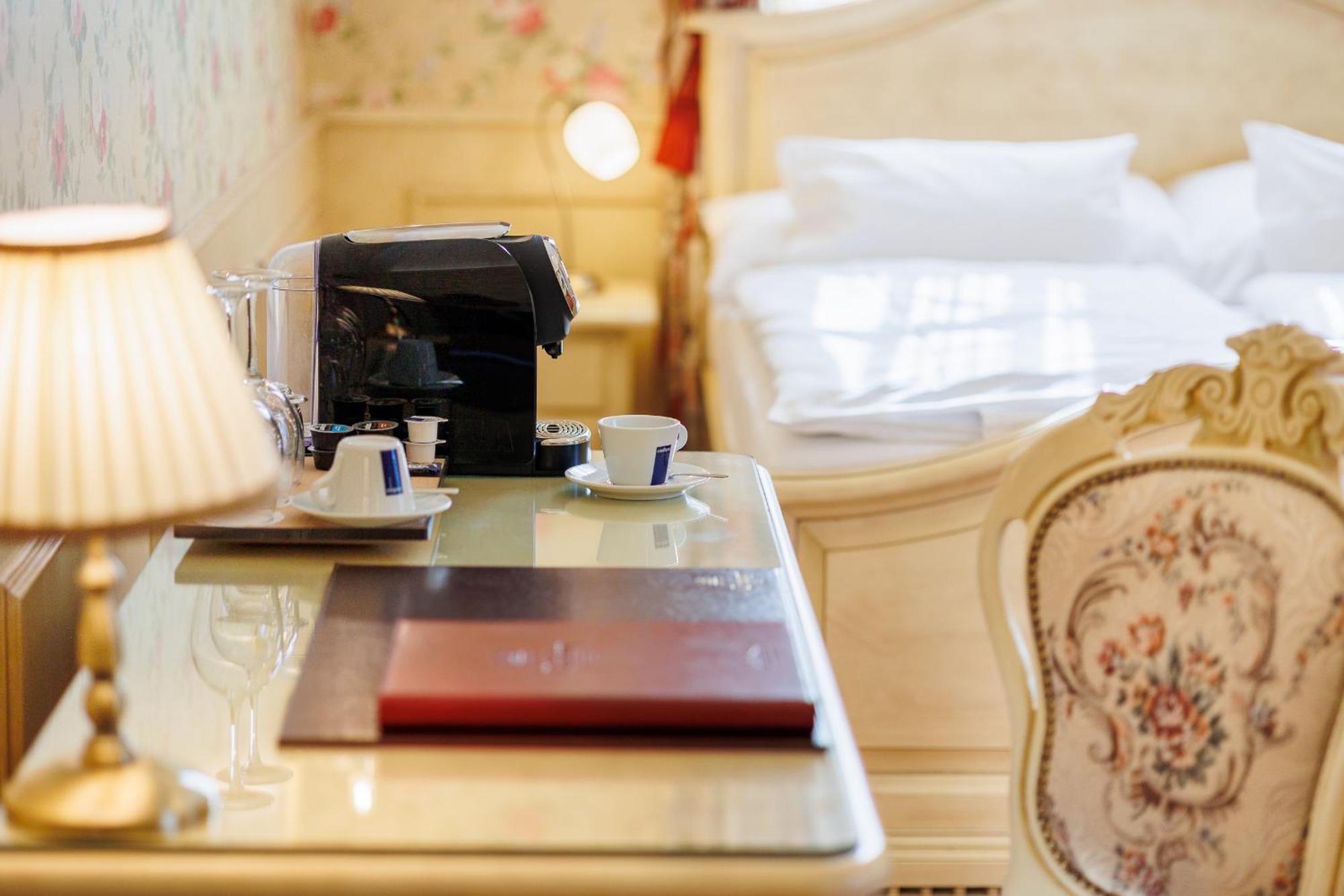 Hotel Chateau Cihelny Karlsbad Buitenkant foto