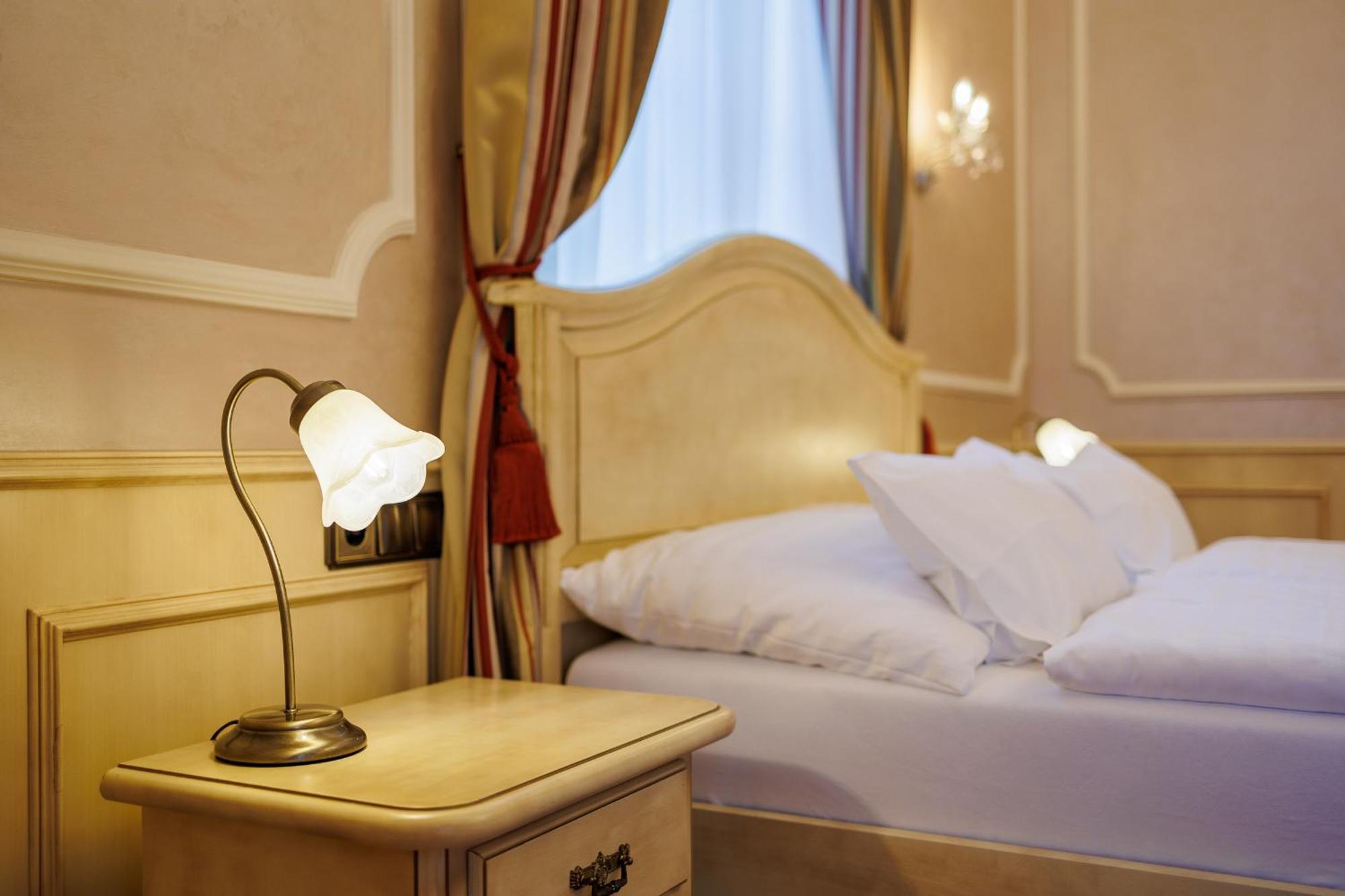 Hotel Chateau Cihelny Karlsbad Buitenkant foto