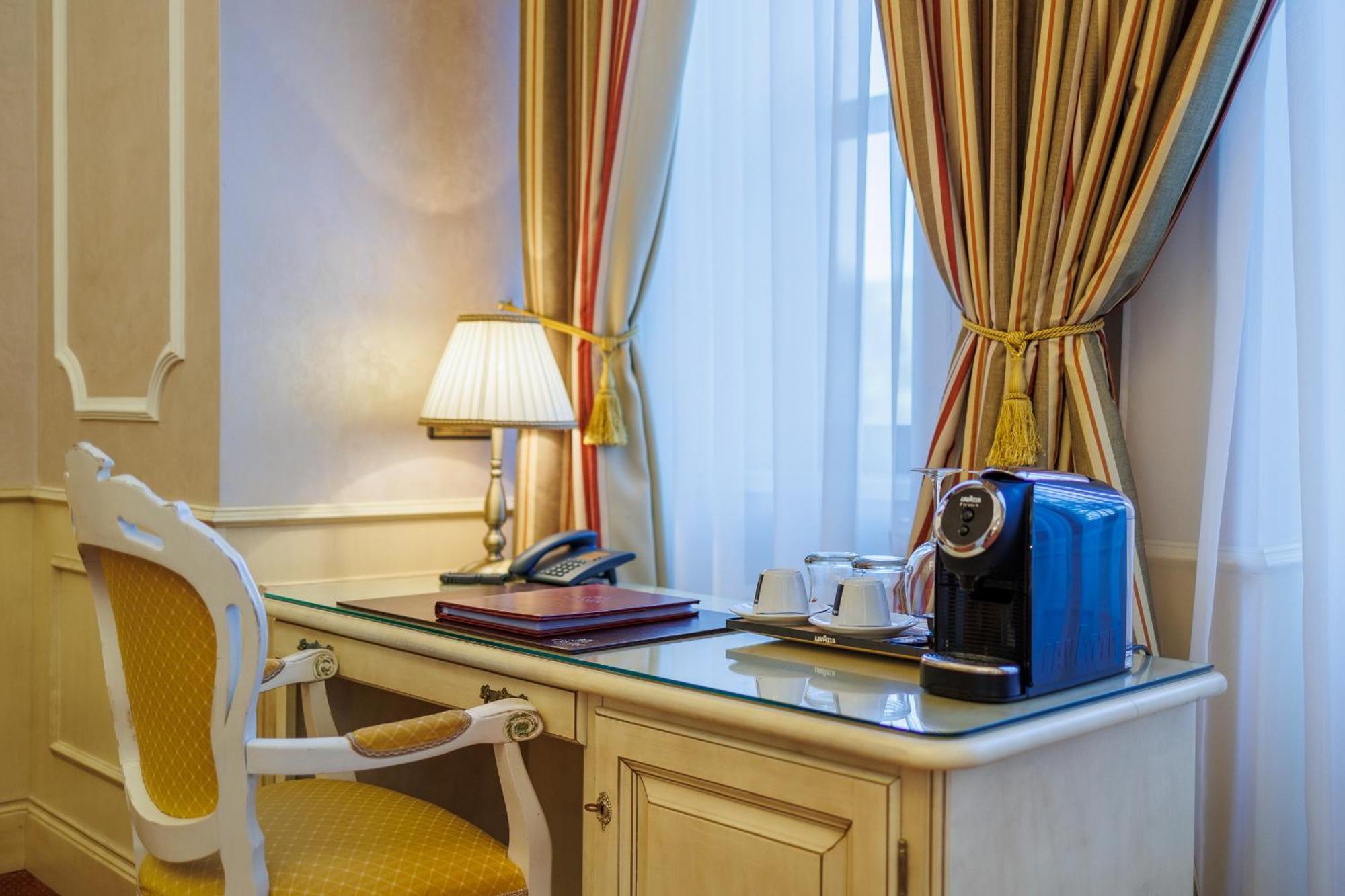 Hotel Chateau Cihelny Karlsbad Buitenkant foto