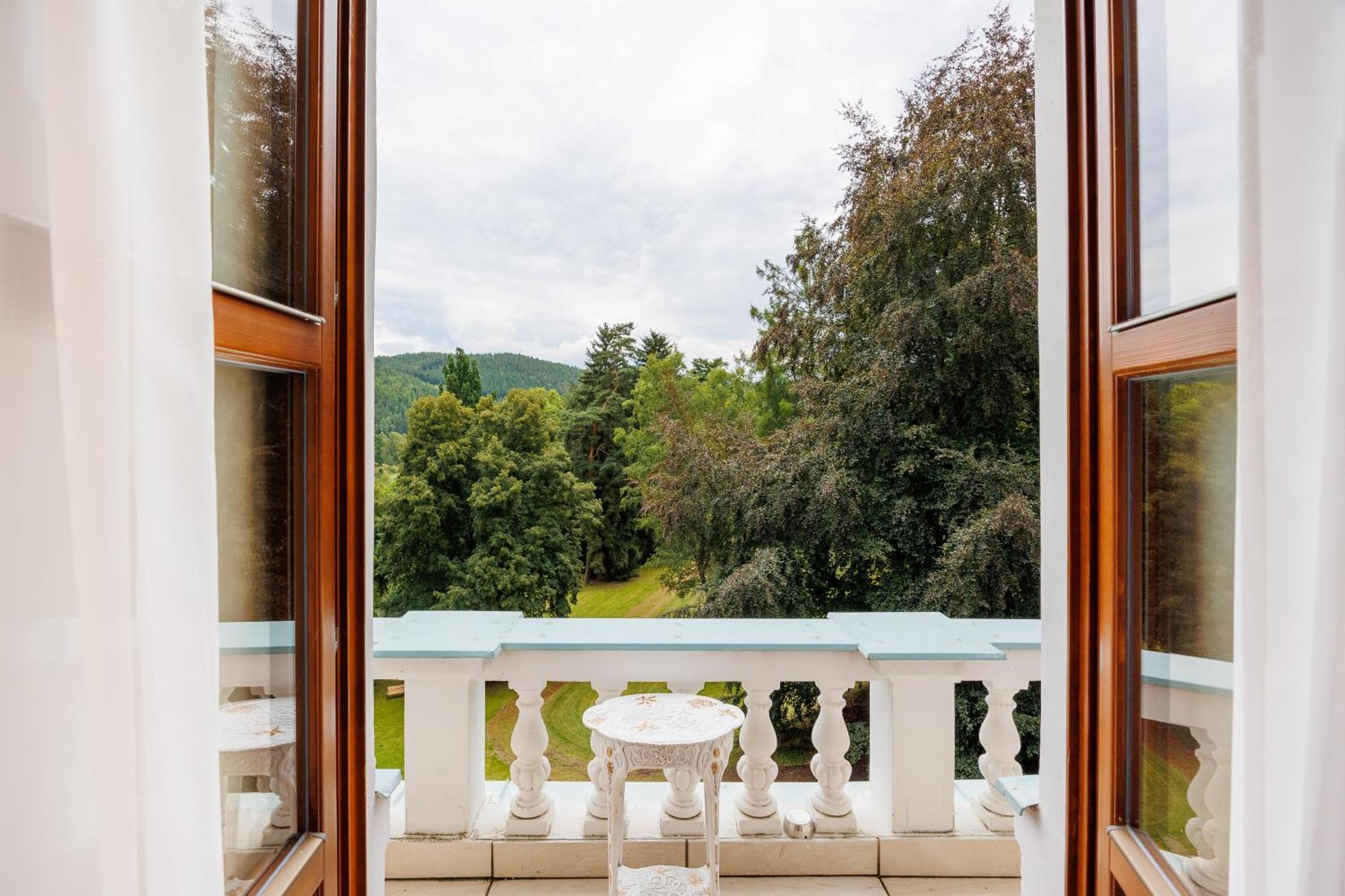 Hotel Chateau Cihelny Karlsbad Buitenkant foto