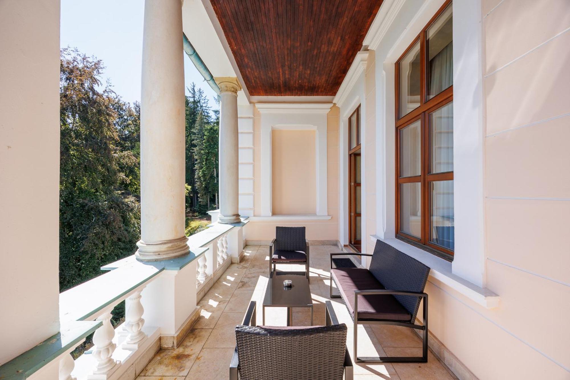 Hotel Chateau Cihelny Karlsbad Buitenkant foto